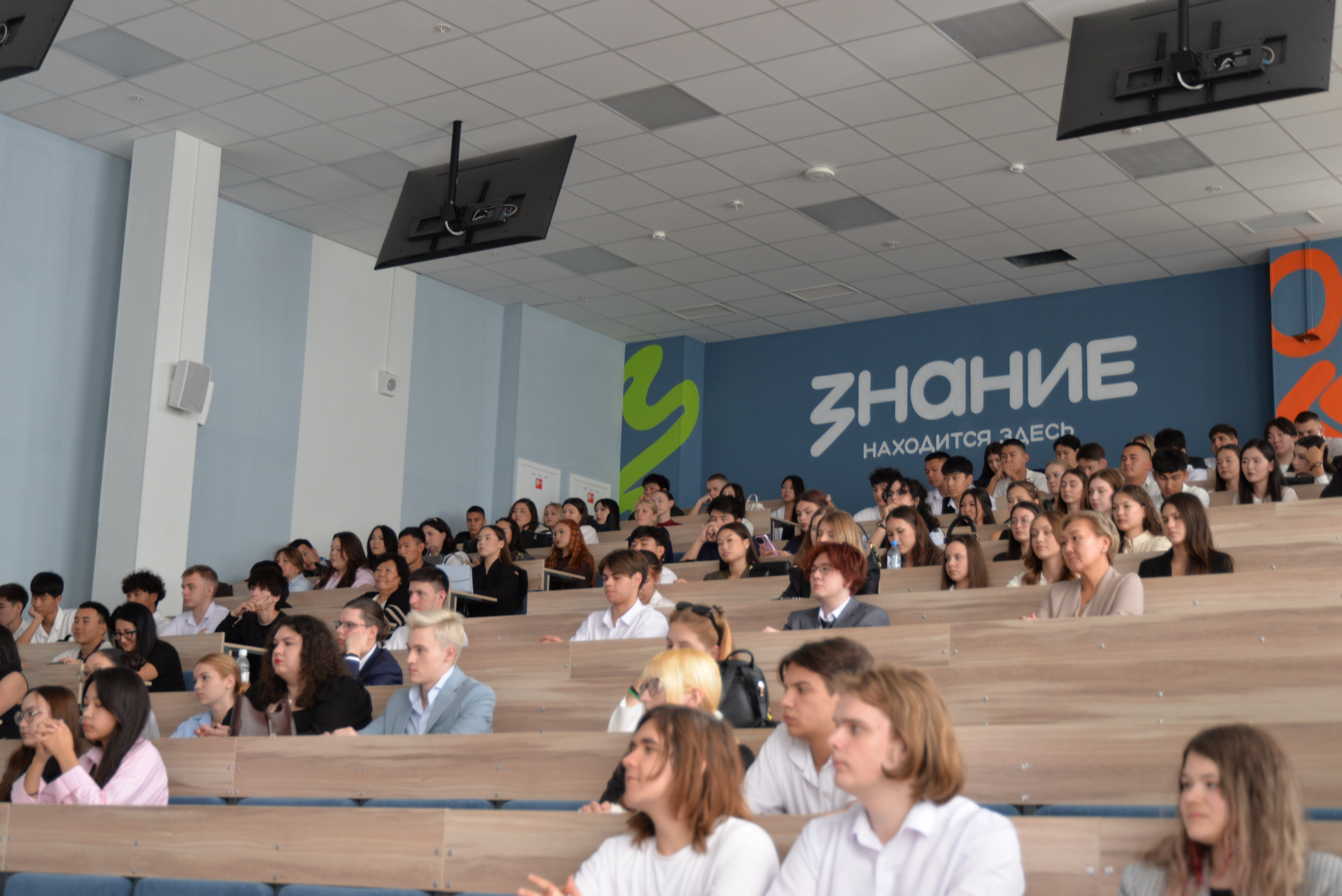 В Омском филиале КазНУ имени аль-Фараби торжественно открыли новый учебный год